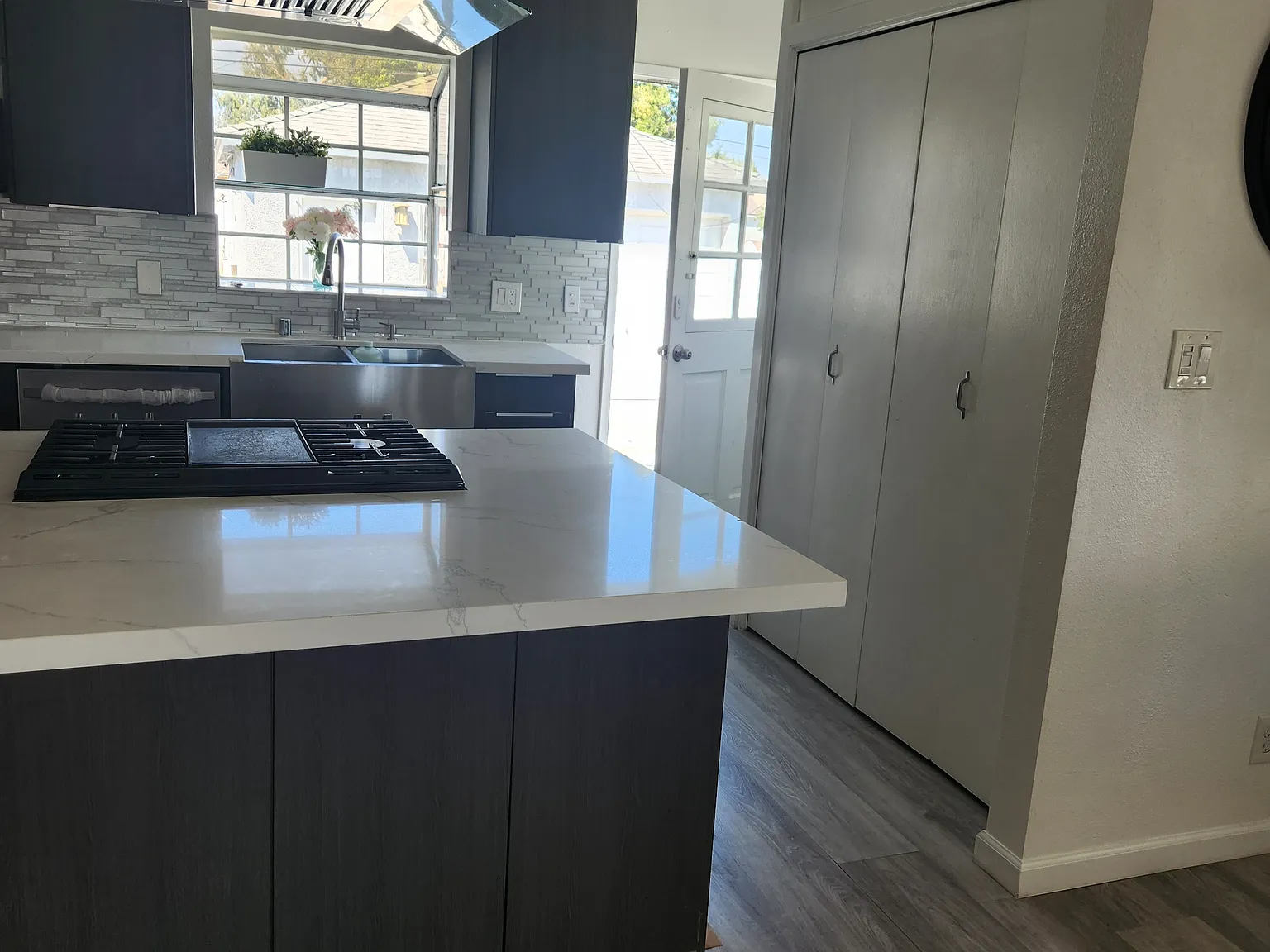 3 bed, 1975 sqft, $4,426 — Photo 2