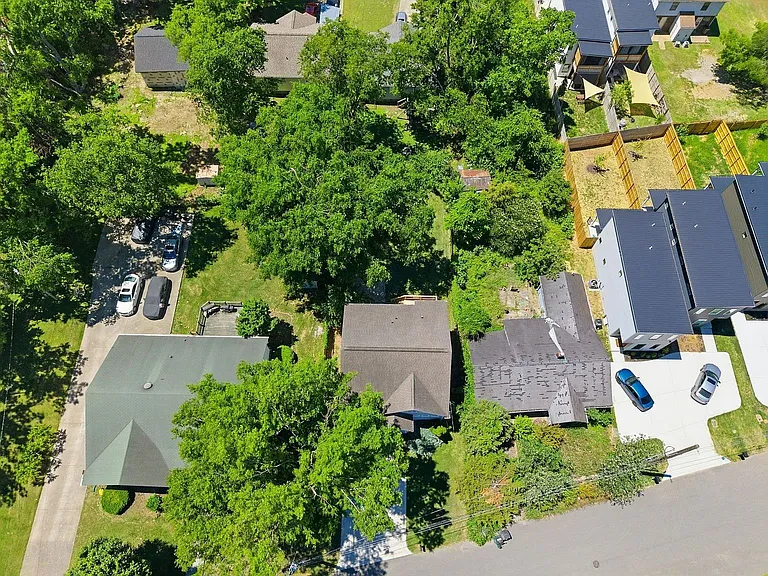 1224 Bessie Ave — Photo 32