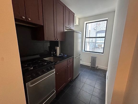 3rd image of 26 Thompson St APT 5B