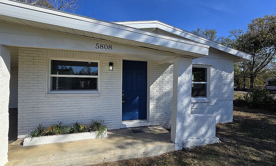 1st image of 5808 S 82nd St