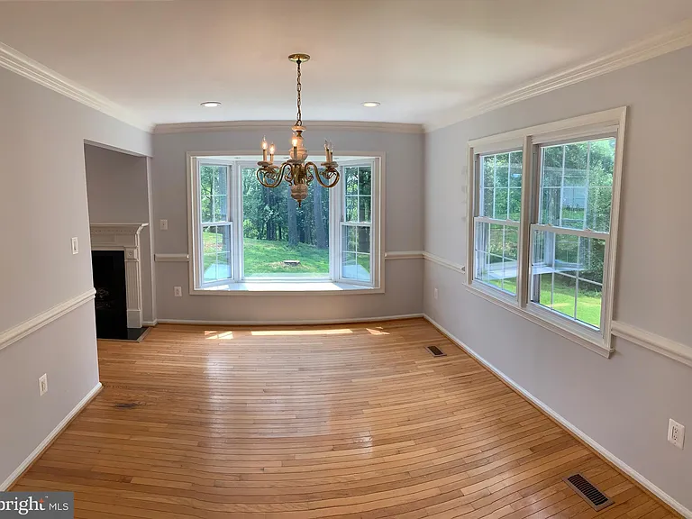1614 Charnita Ct — Photo 10