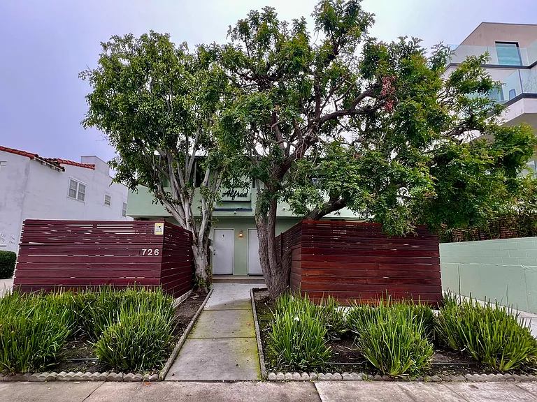 726 N Alfred St — Photo 9