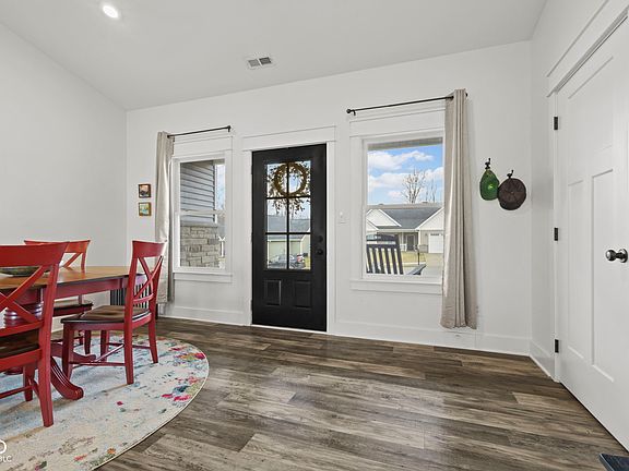 5th image of 542 E Lucy Ln