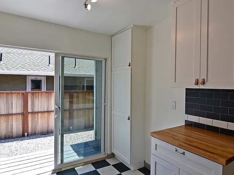 1030 N Avenue 54 — Photo 4