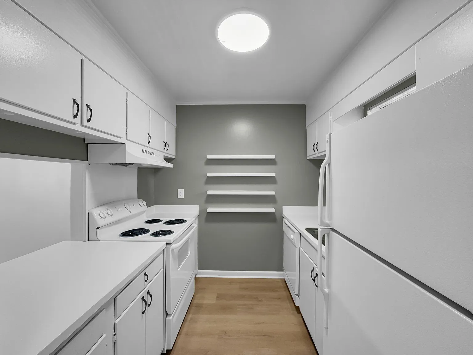 Chateau Orleans Apartments — Photo 4