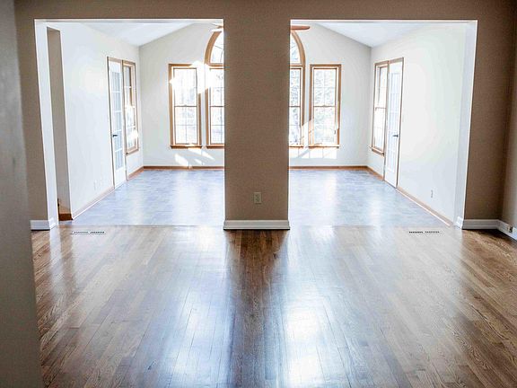 3rd image of 368 Spruce Dr