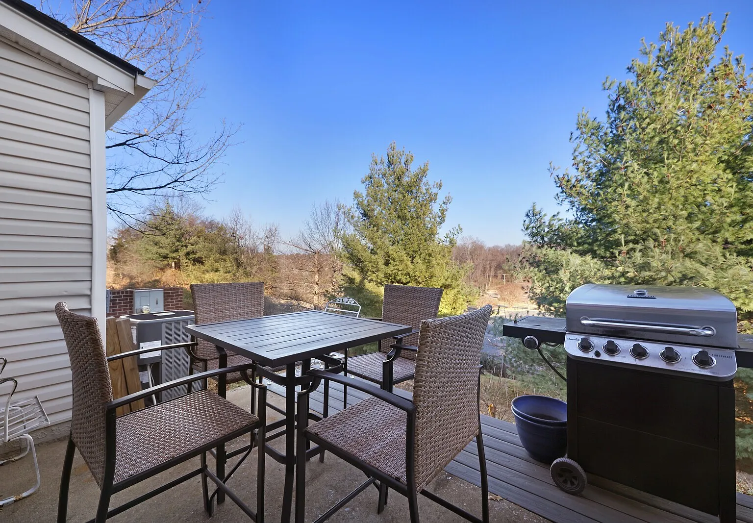 2 bed, 2.5 bath, 1216 sqft, $1,800 — Photo 1