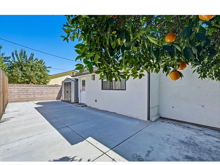 4635 Kraft Ave — Photo 39