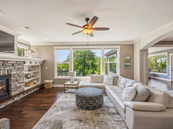 570 Whistling Ct, Waukee, IA 50263