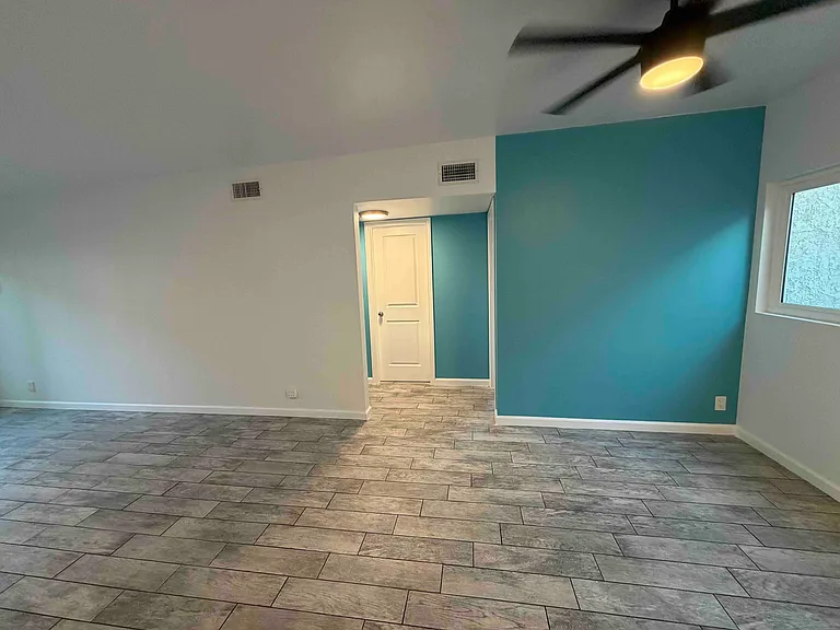 903 New Depot St #10 — Photo 3