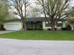 1502 Benton Dr, Macon, MO 63552