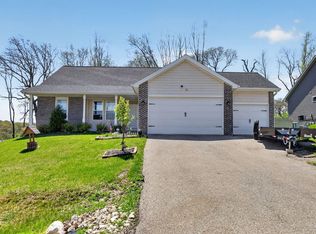 934 E Superior Dr, Edgerton, WI 53534