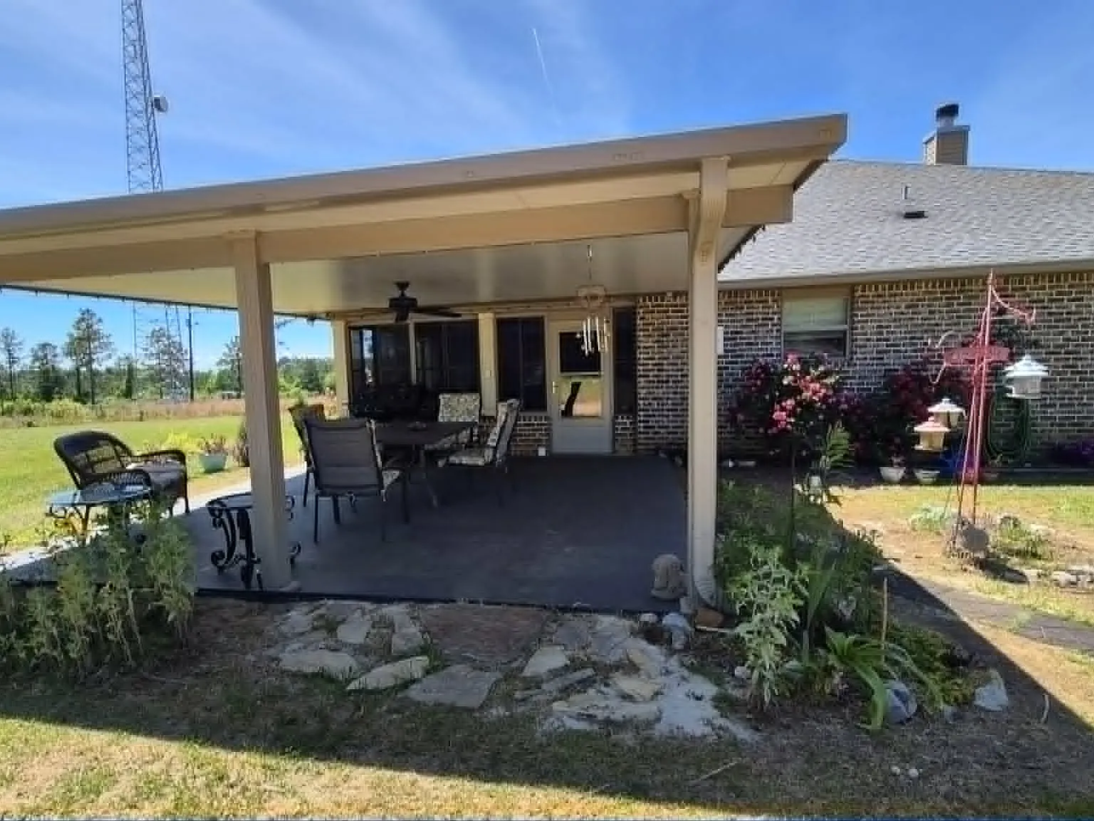 4 bed, 2025 sqft, $2,800 — Photo 4