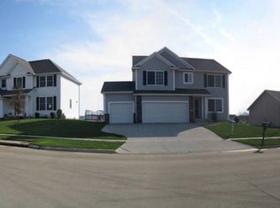 6116 Windy Meadow Ln, Cedar Rapids, IA 52411