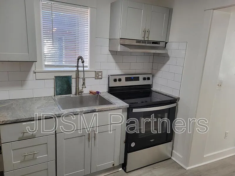 2 bed, 1.5 bath, 850 sqft, $1,450 — Photo 3