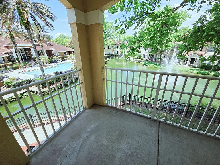 2422 White Magnolia Way #2422 — Photo 3