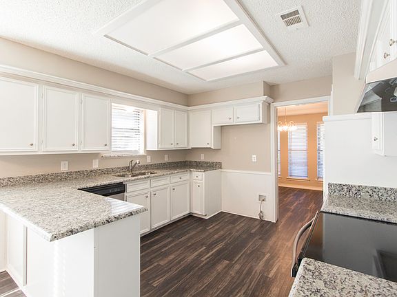 4th image of 1604 Mayflower Dr