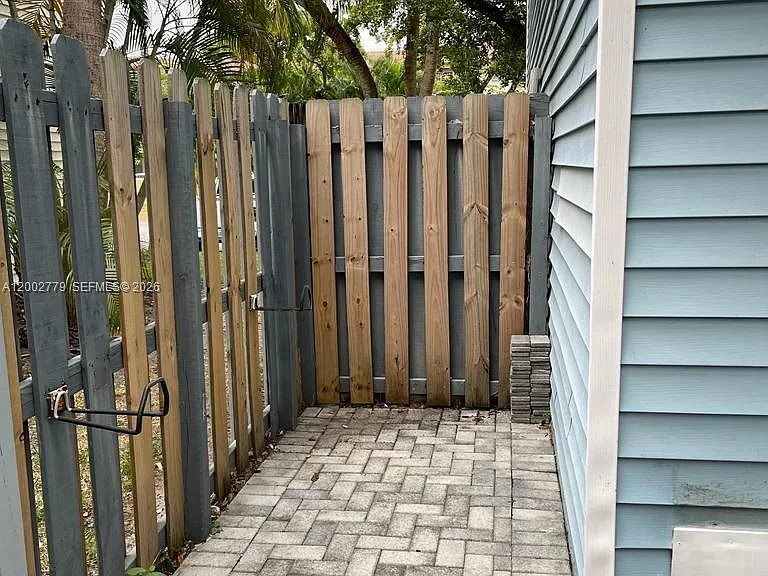 81 SW 3rd St #81 — Photo 29
