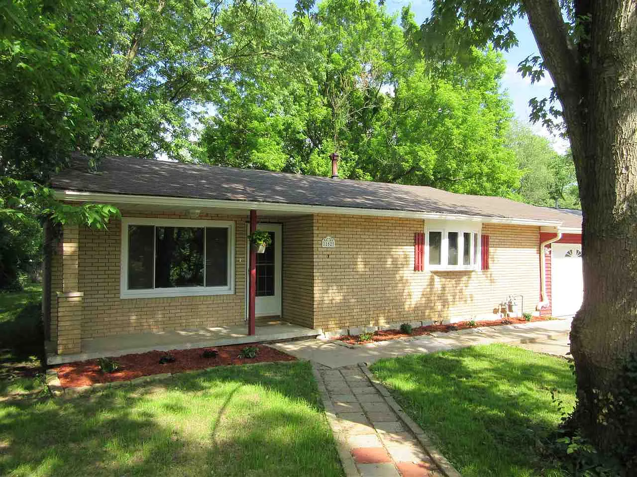 2527 S Madison St photo 1