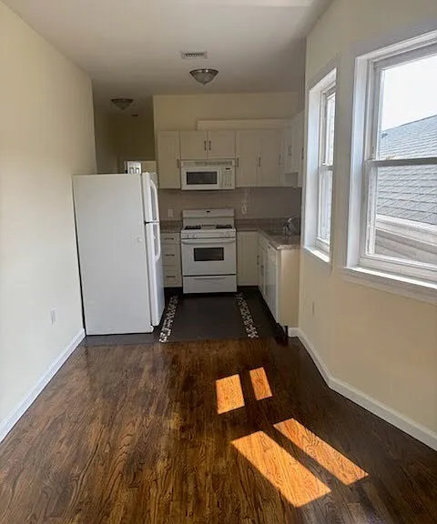 42 Hawkins St — Photo 1