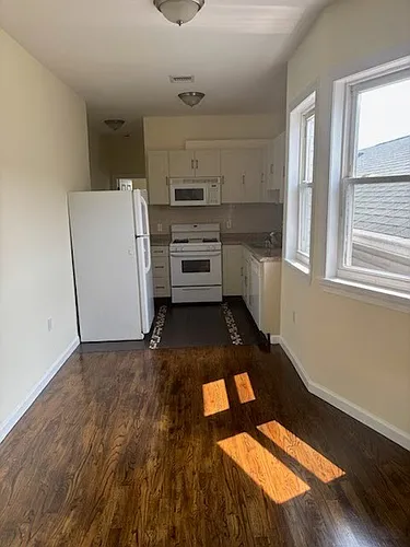 42 Hawkins St Photo 1