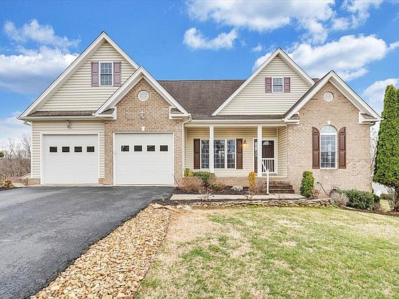 3rd image of 275 Chestnut Creek Dr