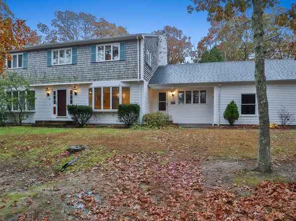 24 Surrey Ln, Sandwich, MA 02563