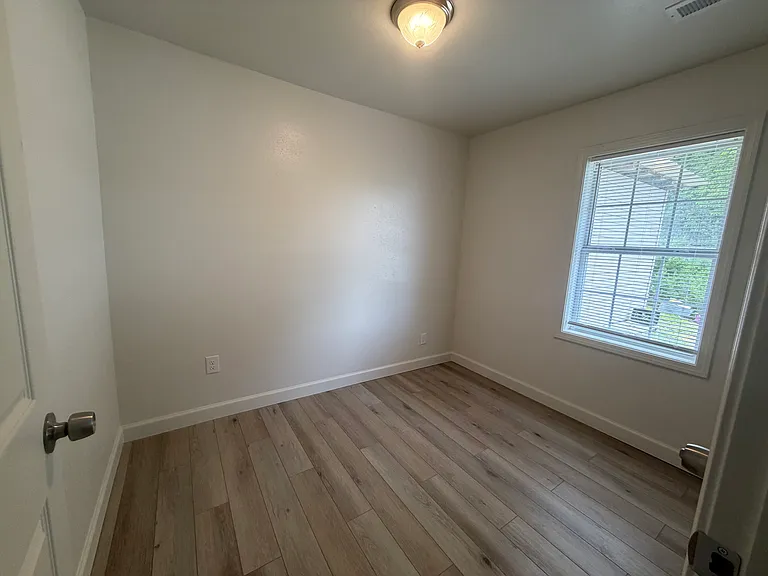 217 Walnut St — Photo 5