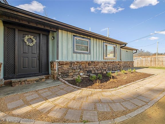 2nd image of 309 W Fresno Cir