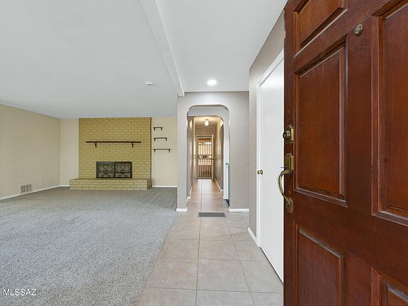 4th image of 1115 W Giaconda Way