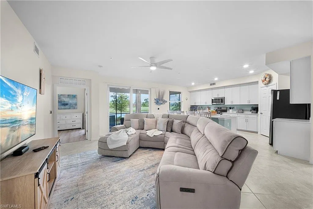 3 bed, 2.0 bath, 1931 sqft, $9,750 — Photo 4