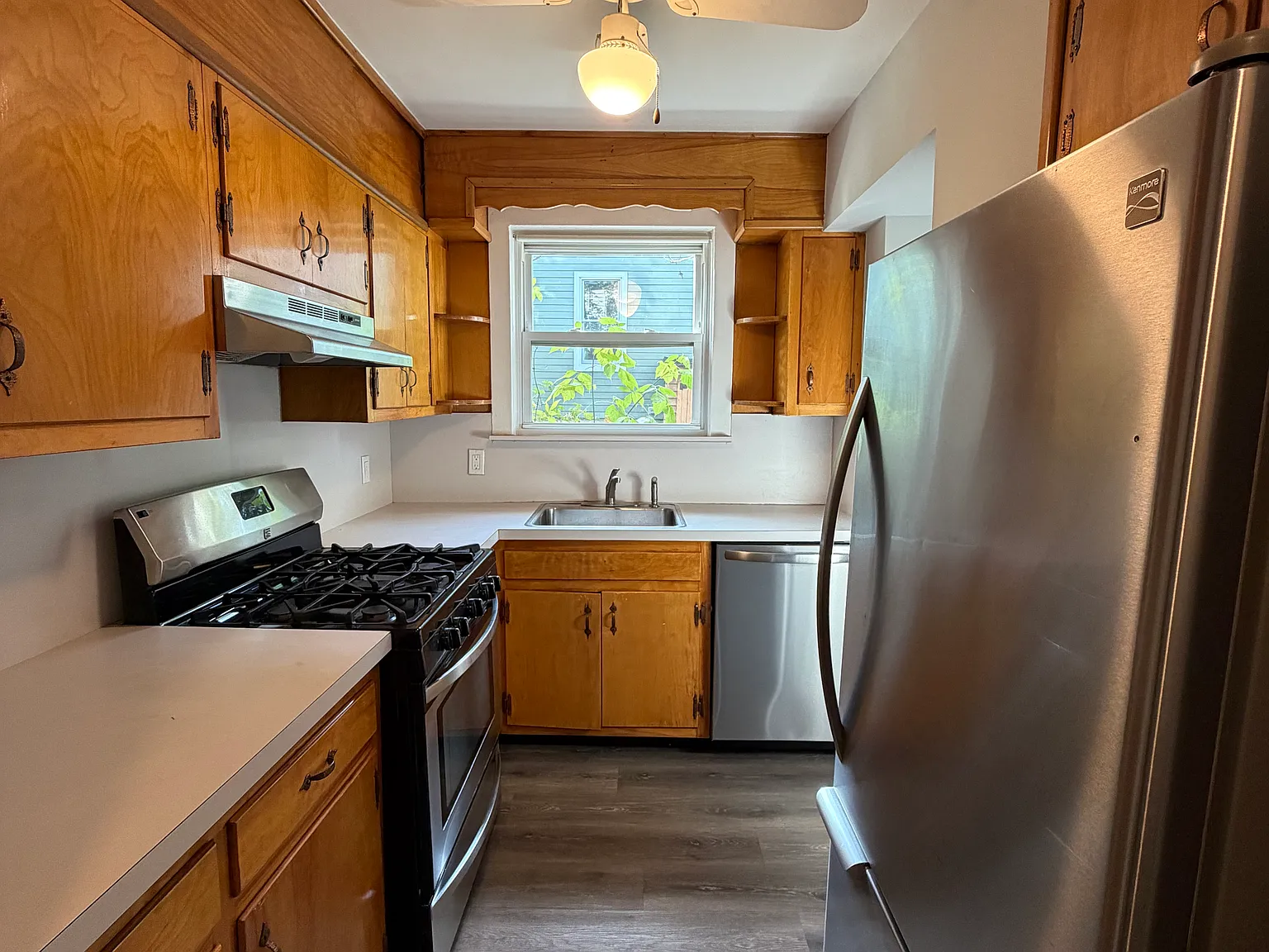 4 bed, 1679 sqft, $5,750 — Photo 3