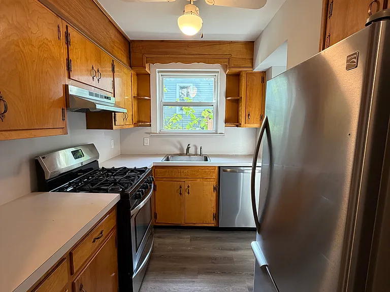 86 Maple St — Photo 3