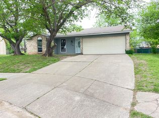 328 Boulder Ct, Burleson, TX 76028