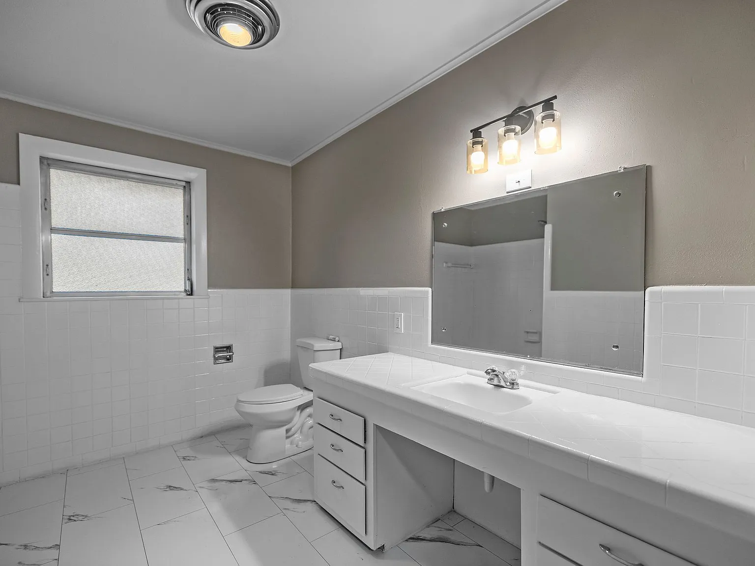 3 bed, 1.5 bath, 1875 sqft, $1,875 — Photo 4
