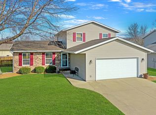 1206 S Center St, Mahomet, IL 61853