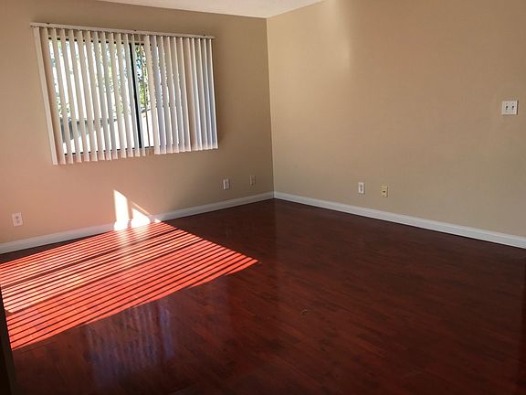 3rd image of 1186 E Lugonia Ave