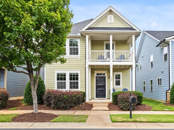 537 Duchart Ln, Fuquay Varina, NC 27526