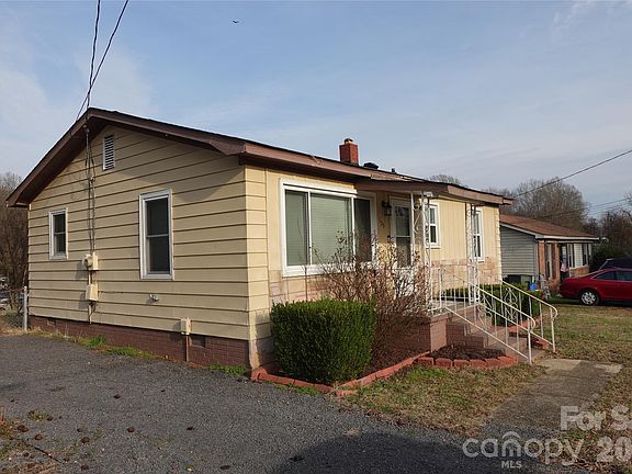 2nd image of 155 Robbins St SW