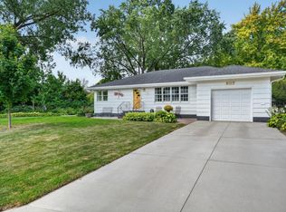 507 N Maple St, Chaska, MN 55318