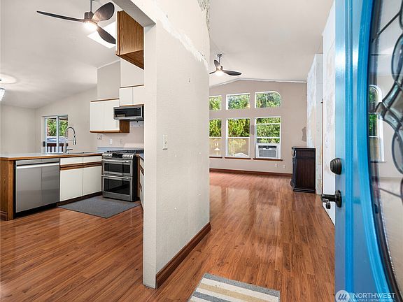 4th image of 5530 195th Avenue E
