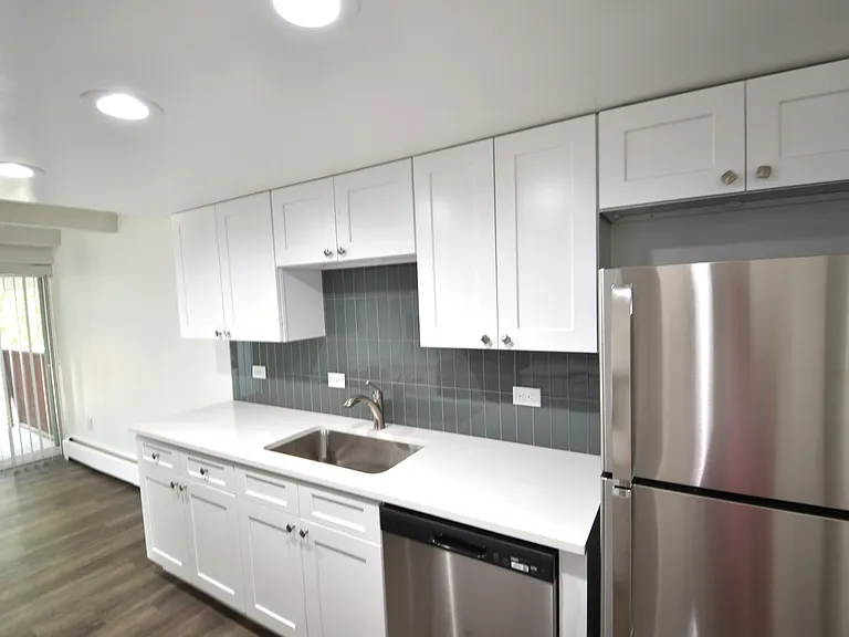4440 Laguna Pl - Meadows Apartments — Photo 4