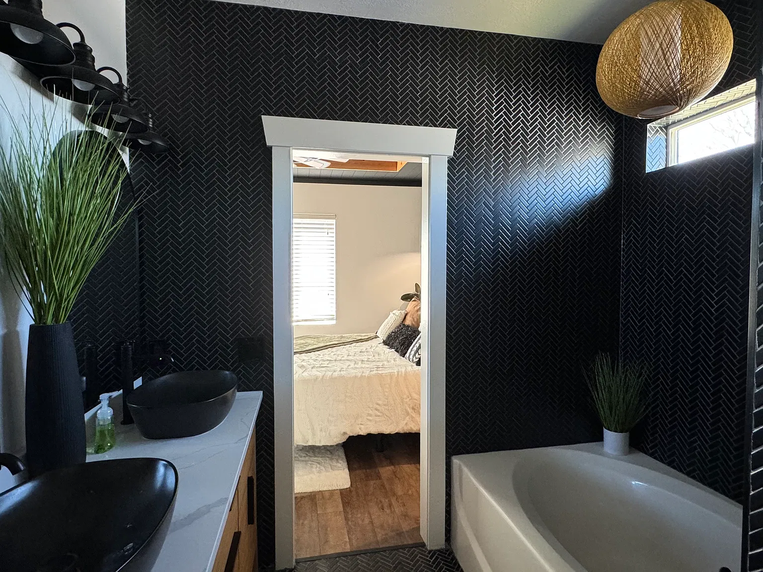 6 bed, 2900 sqft, $3,800 — Photo 4