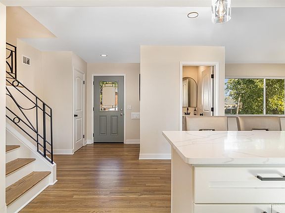 4th image of 5567 Green Acres Ct