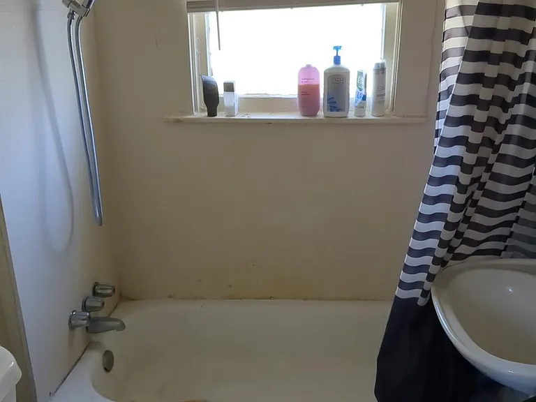 4715 Liberty Rd — Photo 3