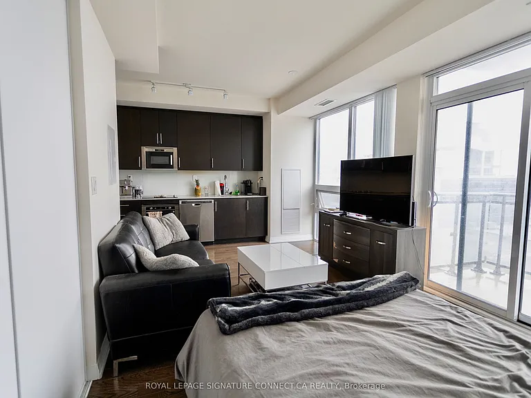 460 Adelaide St E #1112 — Photo 4