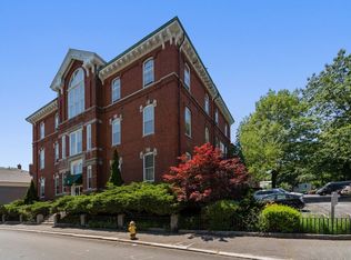 35 Flint St APT 201, Salem, MA 01970