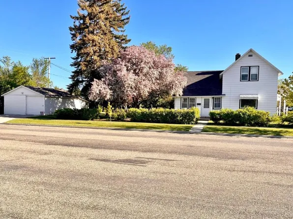 922 Ohmer St, Bottineau, ND 58318