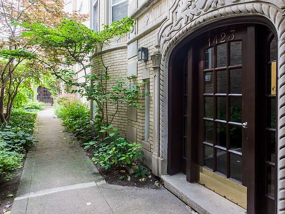 2nd image of 1423 W Thome Ave APT 2N