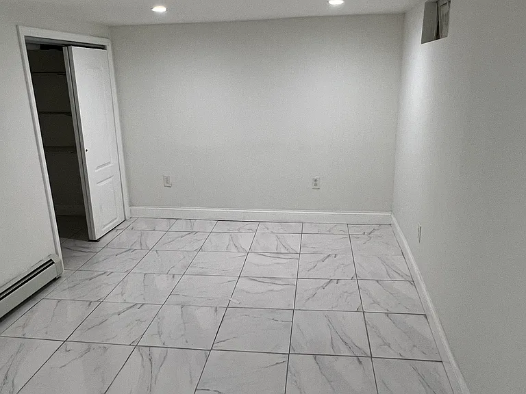 18808 Mangin Ave — Photo 6